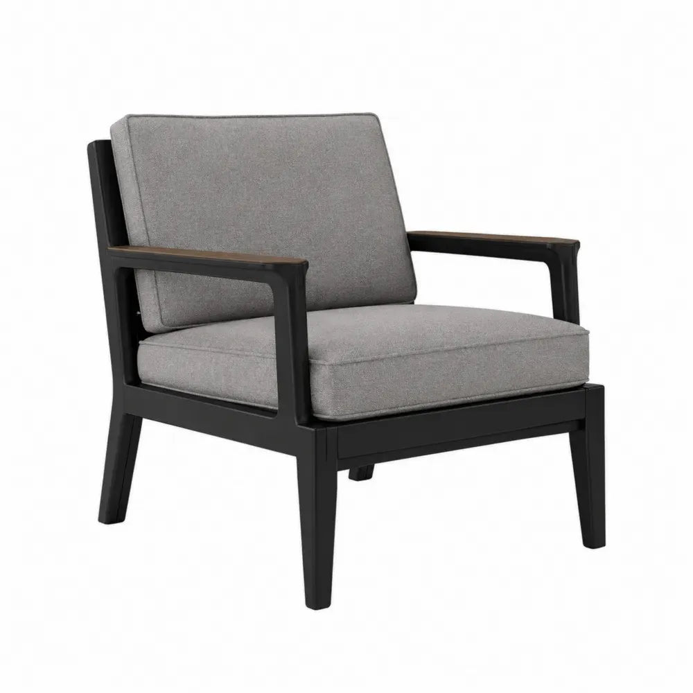 Silla de exterior con cojines grises estructura de metal negro y reposabrazos de madera diseño moderno 75 x 80 x 85 cm