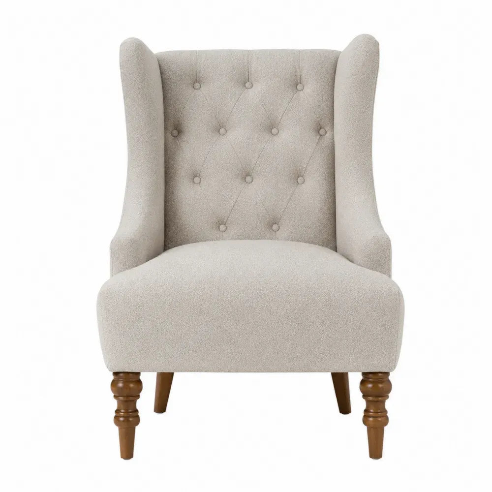 Sillón orejero tapizado en tela de poliéster beige con respaldo capitoné reposabrazos altos y patas de madera marrón 75 x 90 x 100 cm